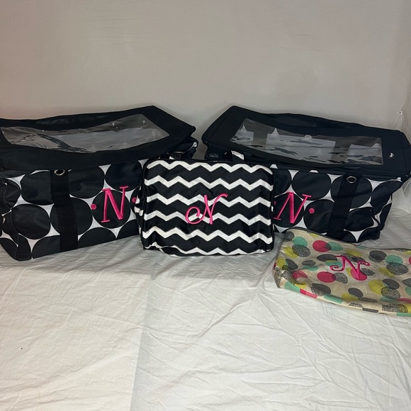 Thirty One - Lot Of 6 - 2 medium utility totes + 2 tops & 1 zipper & 1 cosmetic - Picture 1 of 12